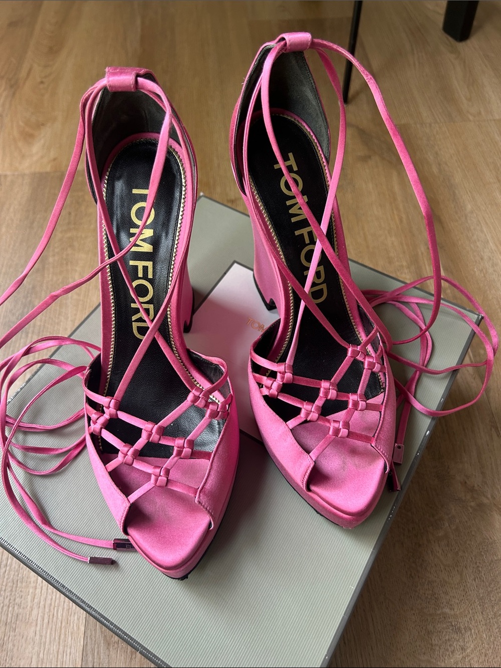 Tom Ford Fuchsia Pink Satin Lace-Up Platform Wedges Heels - Picture 2 of 12